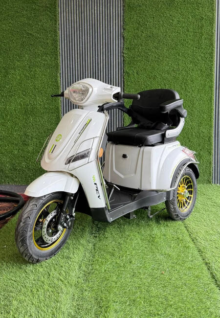 3 wheel electric scooter one seater price 29000